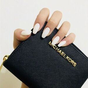 Buy 4get 1 free white-Beautiful Press-on Nails for women